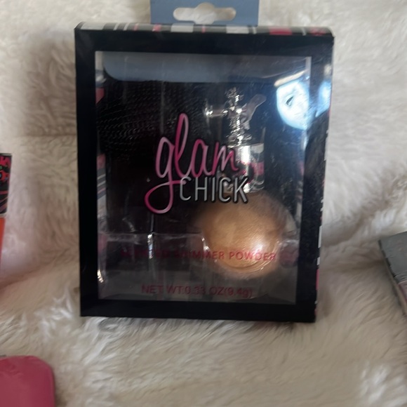 Glam Chick Shimmer Powder Face & Body Glitter Scented NEW - Picture 4 of 8